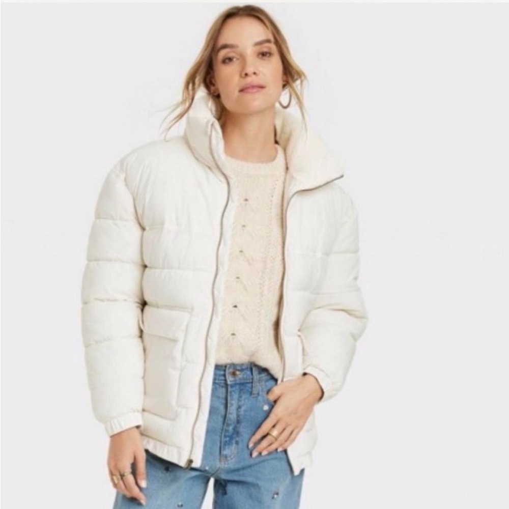 Universal Threads Women’s Cream Puffer Jacket